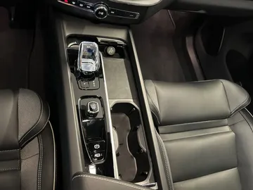 Car image 32