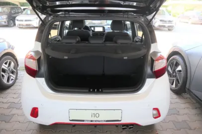 Car image 26