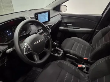Car image 10