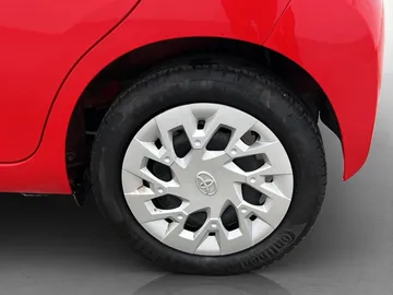 Car image 29