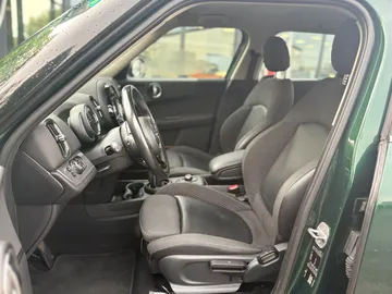 Car image 32
