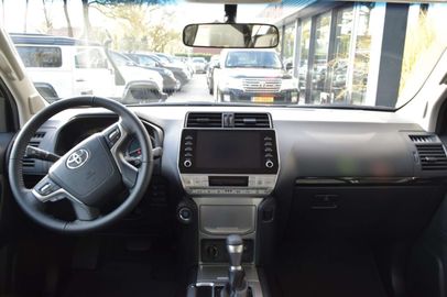 Car image 24