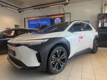 Car image 10