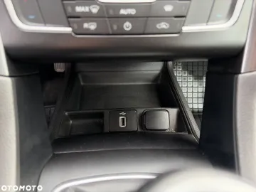 Car image 40