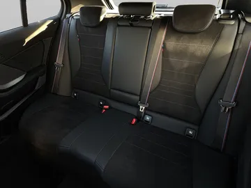 Car image 32