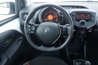 Car image 11