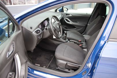 Car image 10