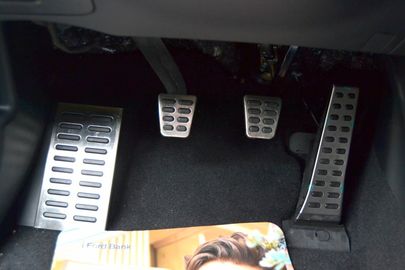 Car image 24