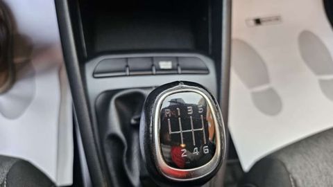 Car image 30