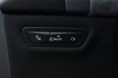 Car image 32