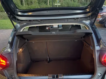 Car image 24
