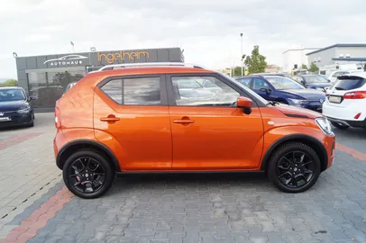 Car image 3