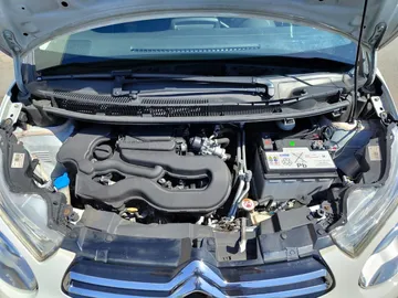 Car image 29