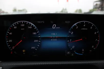Car image 24