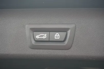 Car image 36