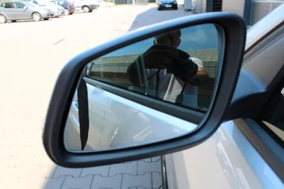 Car image 27