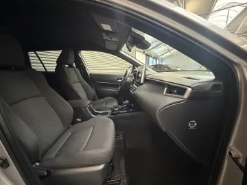 Car image 30