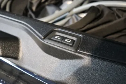 Car image 43