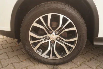 Car image 32