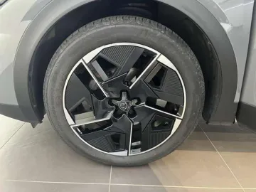 Car image 32