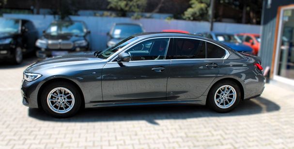 BMW 320i 135 kW image number 5