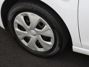 Car image 26