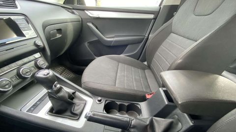 Car image 30