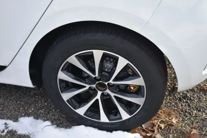 Car image 13