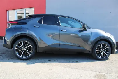 Car image 4