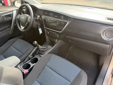 Car image 26