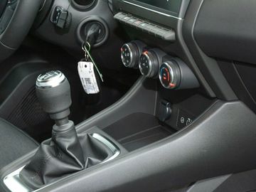 Car image 12