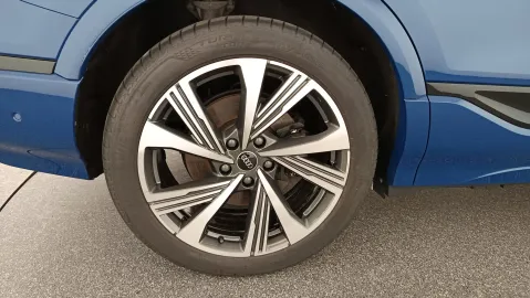 Car image 29
