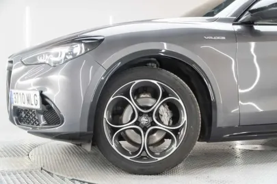 Car image 24