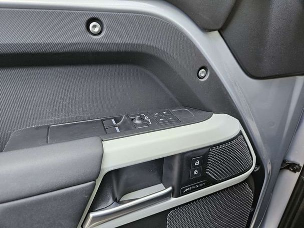 Land Rover Defender SE 147 kW image number 12