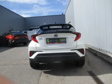 Car image 4