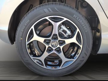 Car image 17
