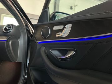 Car image 38