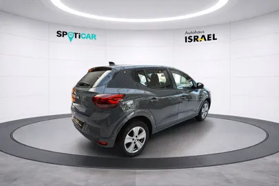 Car image 4