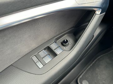 Car image 38