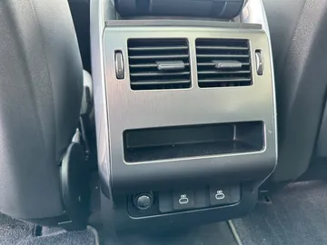 Car image 34