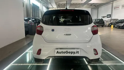 Car image 5
