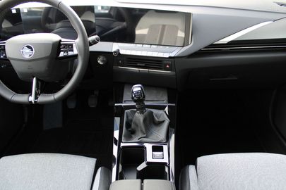 Car image 14