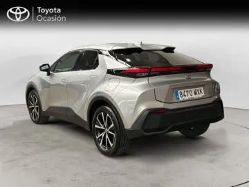 Car image 4