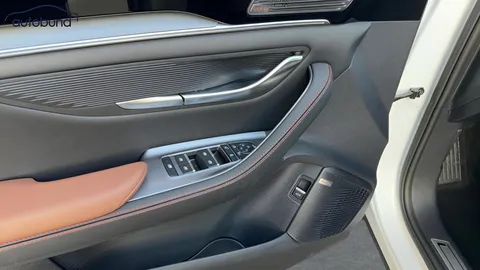 Car image 27