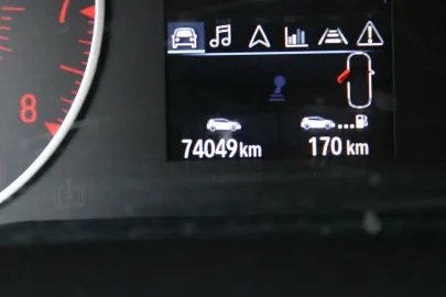 Car image 26