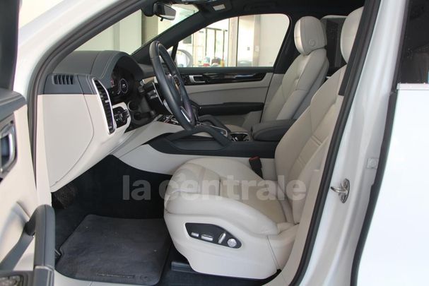 Porsche Cayenne E-Hybrid Tiptronic 340 kW image number 16