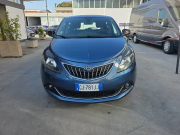 Car image 2