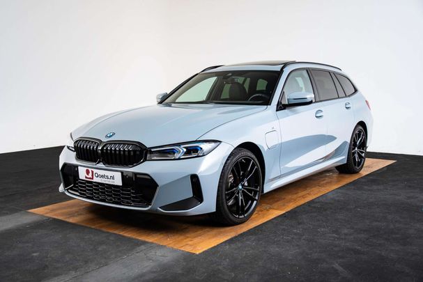 BMW 330e Touring 215 kW image number 32