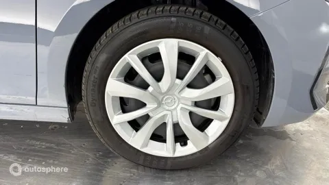 Car image 20