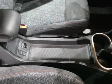 Car image 27